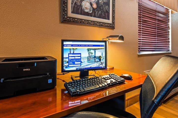 Business Center 21 of 23